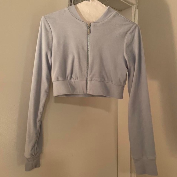 Meshki 2000s collection 
Gretchen Velvet Cropped Jacket - baby blue - Picture 3 of 4